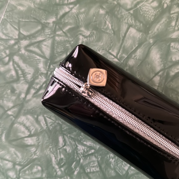 CHANEL Coco Bloom cosmetic pouch - Picture 5 of 7